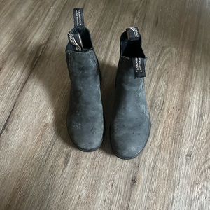 Black blundstones. Some marks on the tops of the shoes.